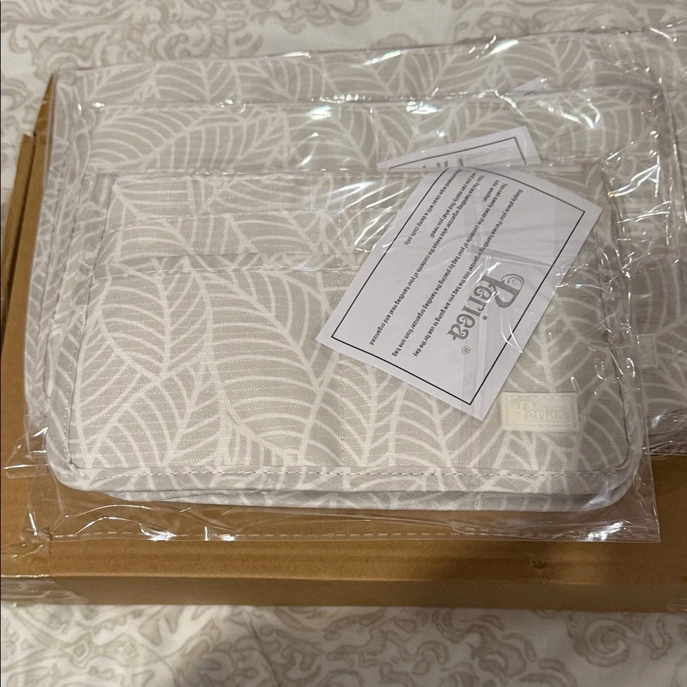 Periea set of 3 Purse Organizers Grey Leaves Brand New - Picture 2 of 7